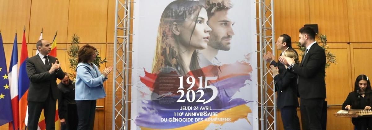 Bâche dévoilée dans le cadre des commémorations des 110 ans du génocide arménien