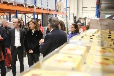 Madame la Présidente, Martine Vassal, en visite aux restos du cœur
