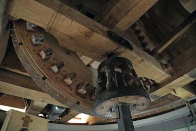 engrenage du moulin fait de bois et de fer - Agrandir l'image, fenêtre modale