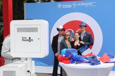 Photo de participants à la fête de la Libération 2025 à Aubagne - Agrandir l'image 7 sur 10, fenêtre modale