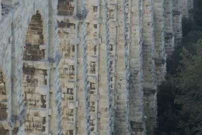 de très très grandes arches en pierre - Agrandir l'image 1 sur 4, fenêtre modale