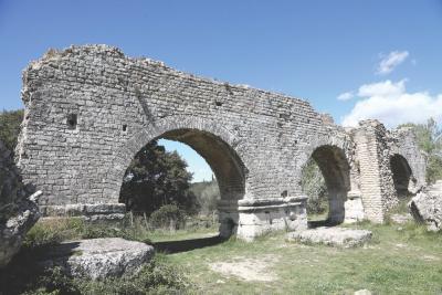 arches en pierres - Agrandir l'image 3 sur 7, fenêtre modale