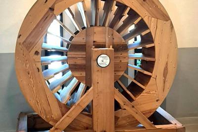 une roue en bois - Agrandir l'image 6 sur 7, fenêtre modale