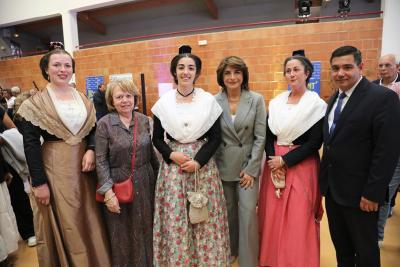 Photo de la réunion publique de mi-mandat à Boulbon pour les cantons Chateaurenard et Arles sur le thème de l'Agriculture, le Patrimoine et les Traditions avec Martine Vassal et les élus - Agrandir l'image 8 sur 8, fenêtre modale