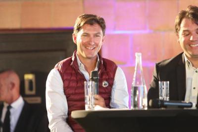 Prise de parole lors de la réunion publique de mi-mandat à Boulbon pour les cantons Chateaurenard et Arles sur le thème de l'Agriculture, le Patrimoine et les Traditions avec Martine Vassal et les élus - Agrandir l'image 5 sur 8, fenêtre modale