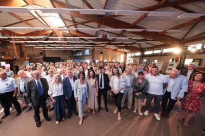 Photo de groupe lors de la réunion publique mi-mandat à Cabriès - Agrandir l'image 8 sur 8, fenêtre modale