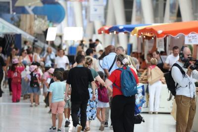 Le public au premier salon Préférence Provence - Agrandir l'image 9 sur 30, fenêtre modale