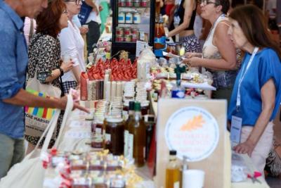 Le public au premier salon Préférence Provence - Agrandir l'image 18 sur 30, fenêtre modale