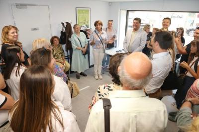 Martine Vassal au milieu des visiteurs lors de l'inauguration de la maison du Bel Âge - Agrandir l'image 4 sur 7, fenêtre modale