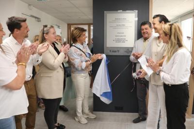 Martine Vassal et Jean-Marc Perrin dévoilent la plaque lors de l'inauguration de la maison du Bel Âge - Agrandir l'image 3 sur 7, fenêtre modale