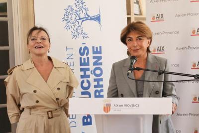 Martine Vassal et Sophie Joissains signent un Contrat Départemental pour la Transition Ecologique - Agrandir l'image 1 sur 8, fenêtre modale