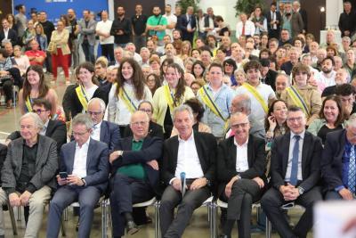 La foule lors de la première séquence de mi-mandat à Pélissanne - Agrandir l'image 6 sur 7, fenêtre modale