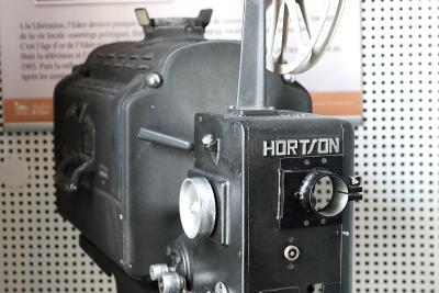 appareil de projection vieux de marque hortson - Agrandir l'image 2 sur 6, fenêtre modale