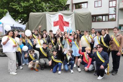 Photo de groupe à la fête de la Libération à Aubagne - Agrandir l'image 10 sur 11, fenêtre modale
