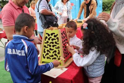 Photo de groupe enfants à la fête de la Libération 2025 à Aubagne - Agrandir l'image 6 sur 11, fenêtre modale